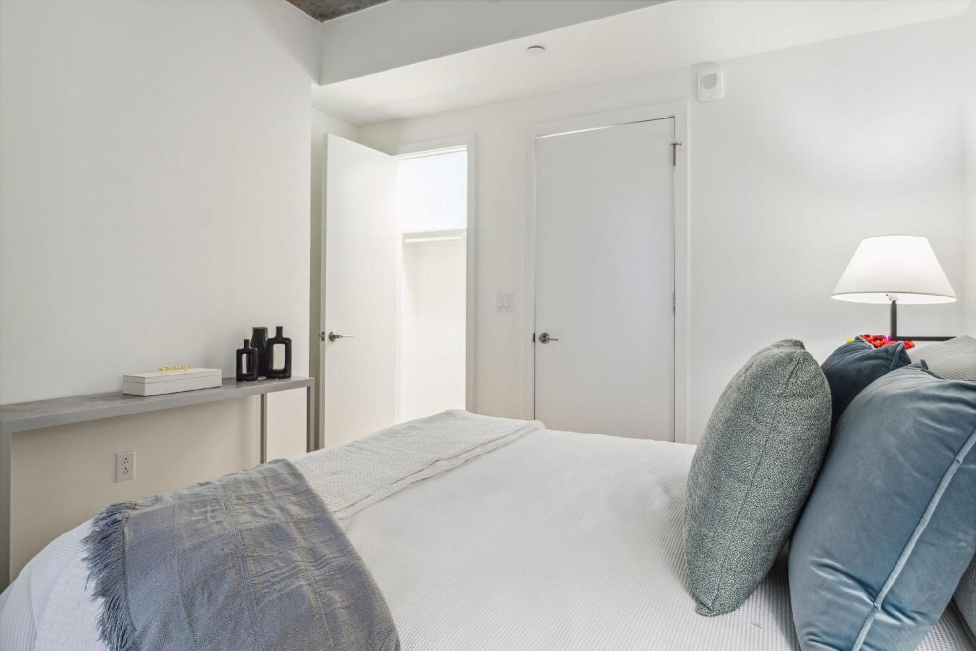 Contemporary City Living Apartments In Нэшвилл Экстерьер фото