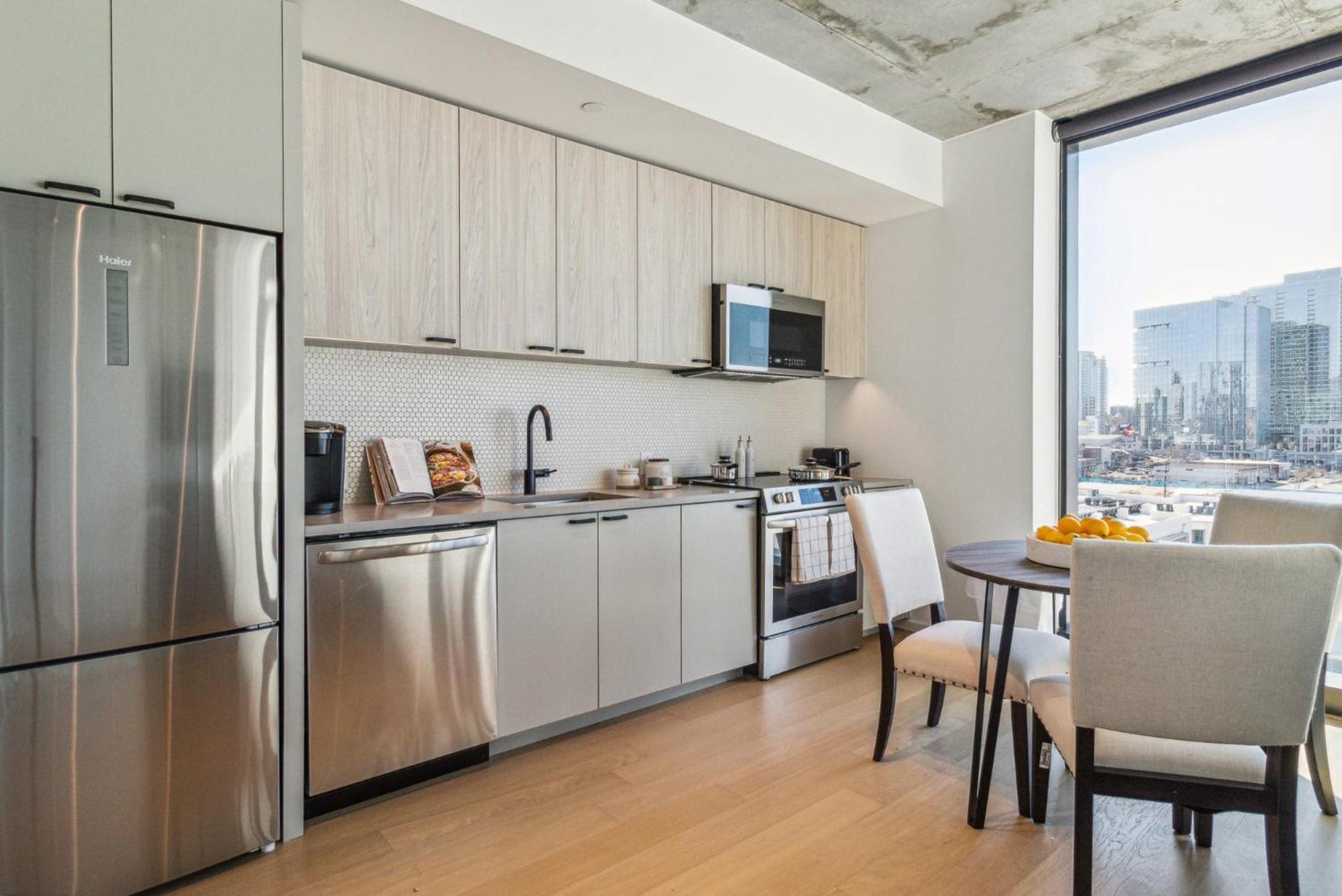 Contemporary City Living Apartments In Нэшвилл Экстерьер фото